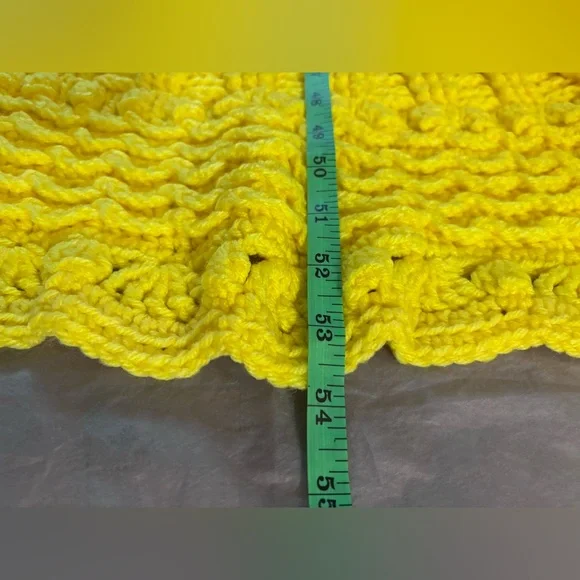 Sunny Yellow Crochet Ruffle Blanket / Rug – 53.25” Vintage Handmade 1990s - Picture 6 of 8